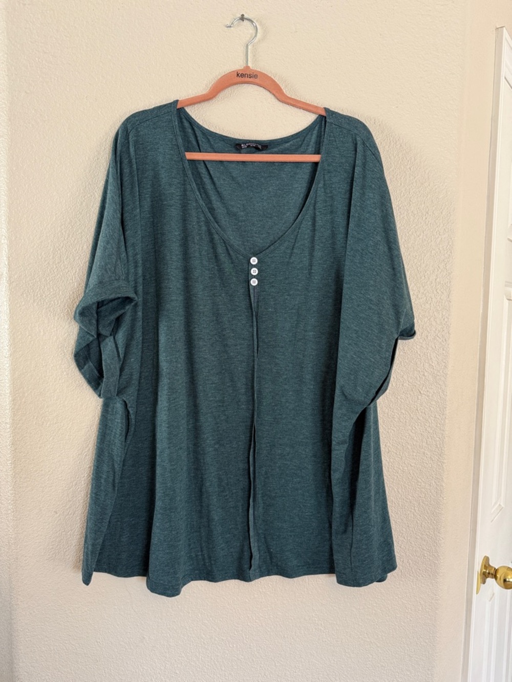 BloomChic Teal Relaxed V-Neck Short Sleeve Top with Button Detail size 28